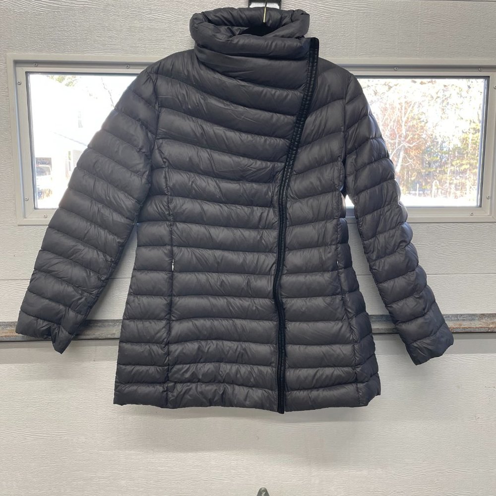 Women's Calvin Klein Packable light weight Premium Down Angled neck sz. L